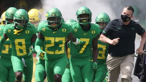 Mario Cristobal and Team Tunnel Spring Game 2021